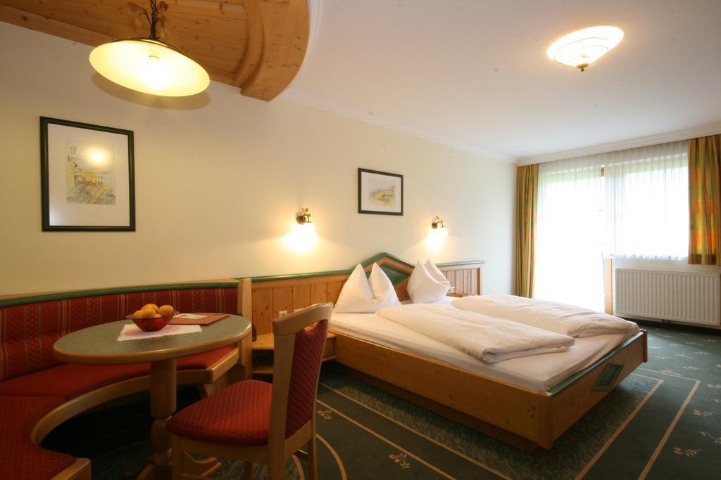 Alpenhotel Neuwirt Шладмінг Номер фото
